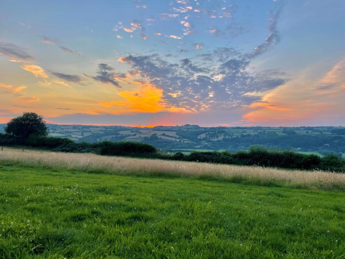 Отель Heart Of The Wye Clifford Экстерьер фото